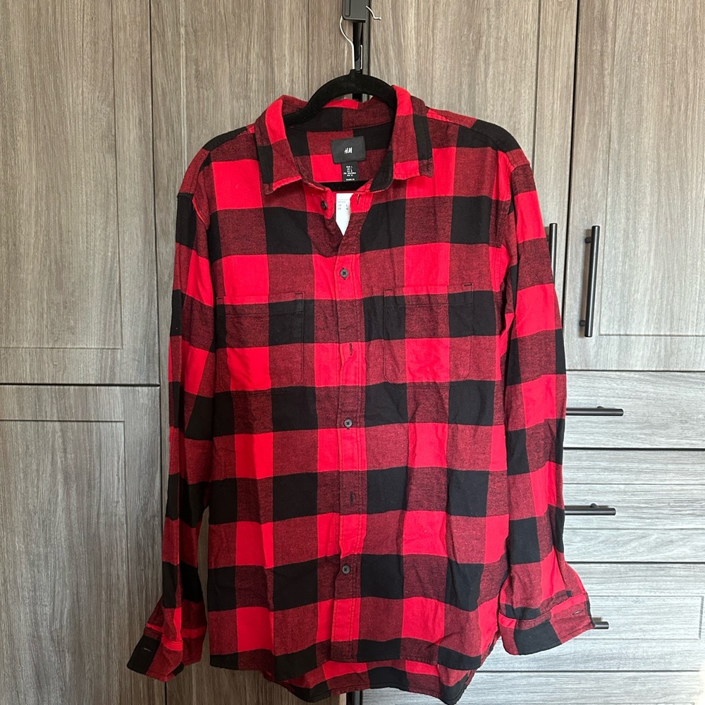 NWT H&M Red & Black Casual Button Down Shirt - Picture 1 of 3